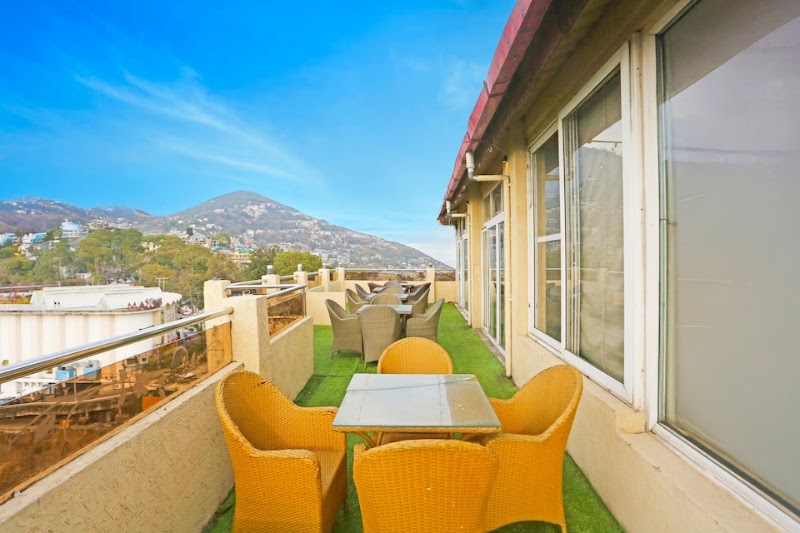 Super Townhouse Oak Dharamshala Near Maximus Mall