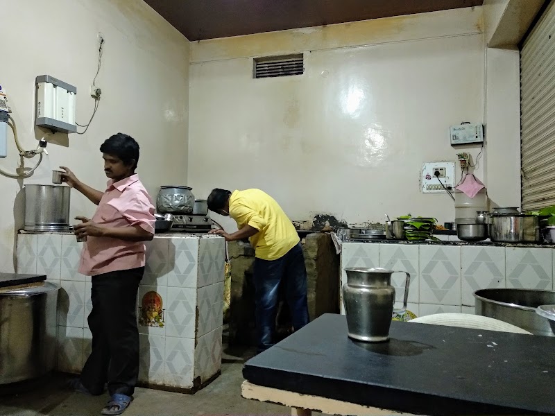 Sri Veerabhadreshwara Benne Dose Hotel - Sri Veerabhadreshwara Benne Dose Hotel, Shop No. 4, R.L.H. Complex H.C.R. Cross, Nituvalli Rd, Shrinivaasa Nagara, Davangere, Karnataka 577008, India