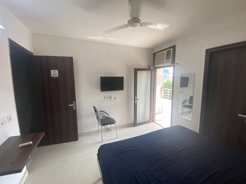 Stanza Living Tortosa House - PG in Sec 57 Gurgaon | Coliving PG | Unisex PG - Stanza Living Tortosa House - PG in Sec 57 Gurgaon | Coliving PG | Unisex PG Oyo Collection Hongkong Bazar, Golf Course Ext Rd, G-15, Sushant Lok 2, Sector 57, Gurugram, Haryana 122002, India