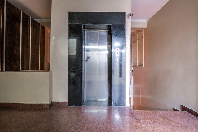 Super OYO Hotel Crosswinds Residency - Super OYO Hotel Crosswinds Residency Rp 28, C Block, Sector 71, Noida, Uttar Pradesh 201316, India