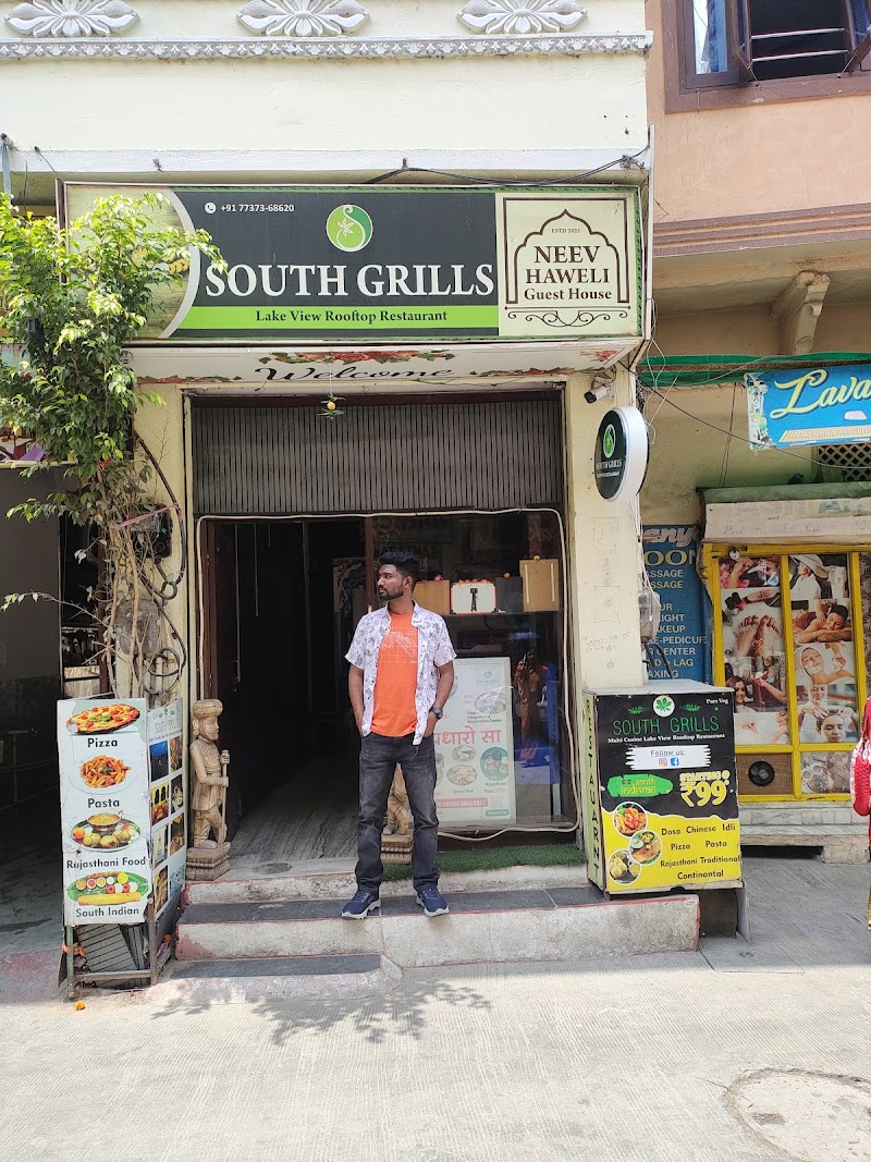 South Grills Rooftop Restaurant - South Grills Rooftop Restaurant 16, Bajarang Marg, Ghat Road, Outside Chandpole, Ambrai, Ambamata, Udaipur, Rajasthan 313004, India