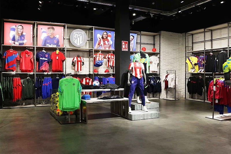 futbolmania - futbolmania, Rda. de Sant Pau, 25, Eixample, 08015 Barcelona, Spain