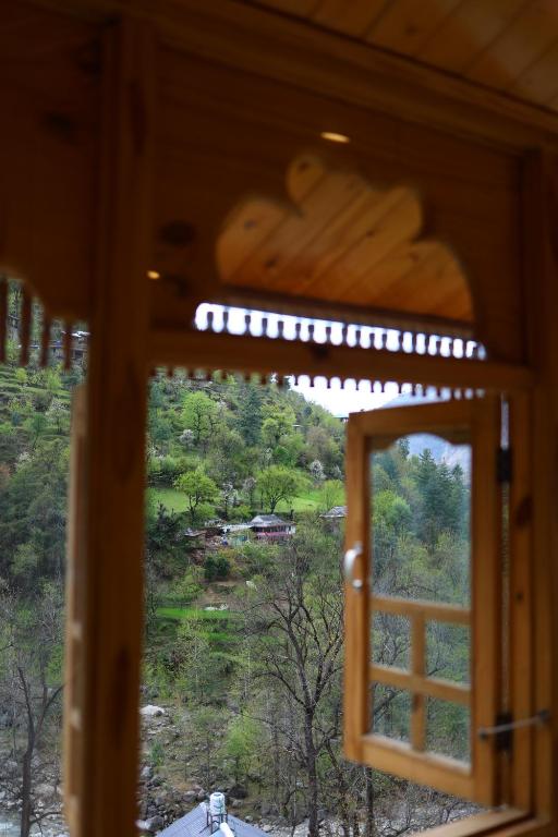 Tirthan Village Resort - Tirthan Village Resort, Village Gushaini Bathad Road, Tirthan Valley Rd, Chippni, Himachal Pradesh 175123, India