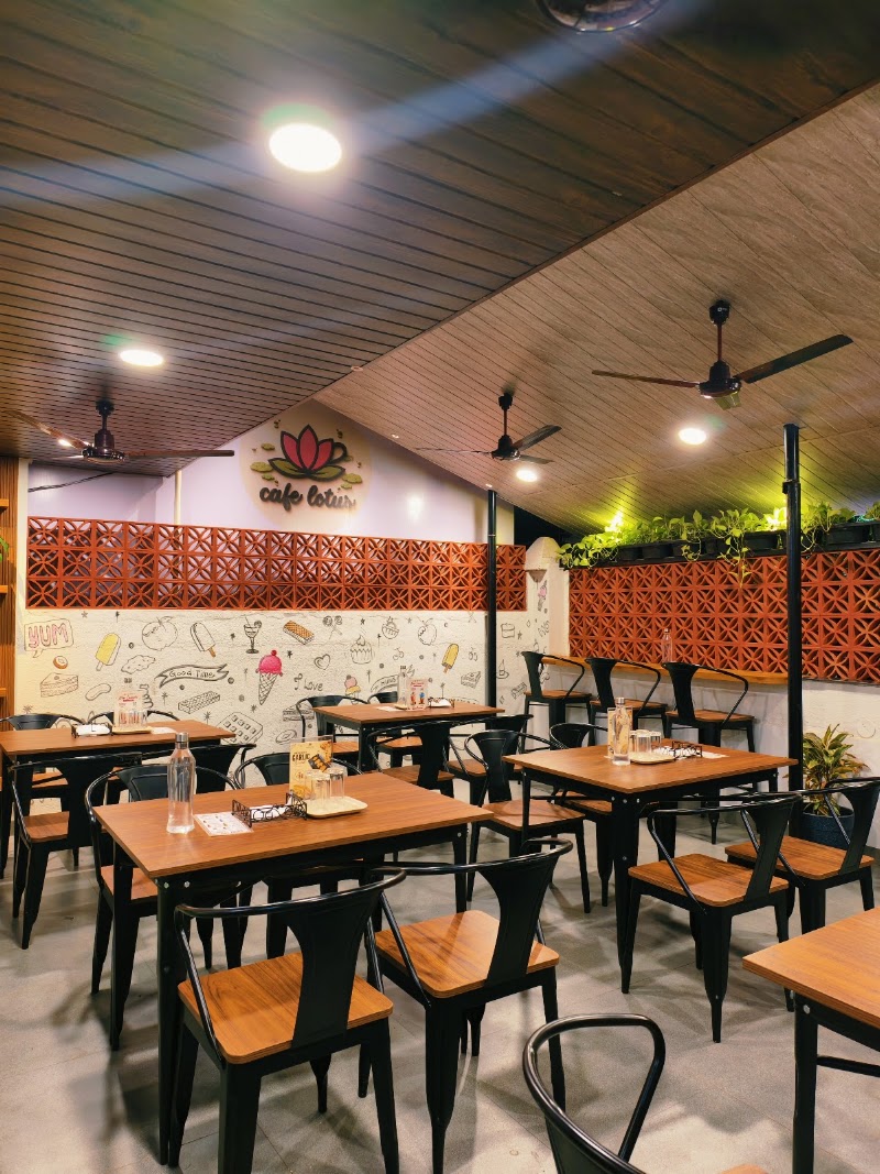 Cafe Lotus - Cafe Lotus Ground Floor, Sushila Apartment, 2323E/3, Subhash Rd, near Omkar Agro, Zadgaon, Ratnagiri, Maharashtra 415612, India