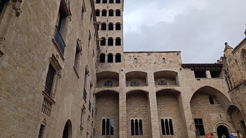 DonkeyTours Barcelona - DonkeyTours Barcelona, Plaça Nova, 2, bajos izquierda, Ciutat Vella, 08002 Barcelona, Spain