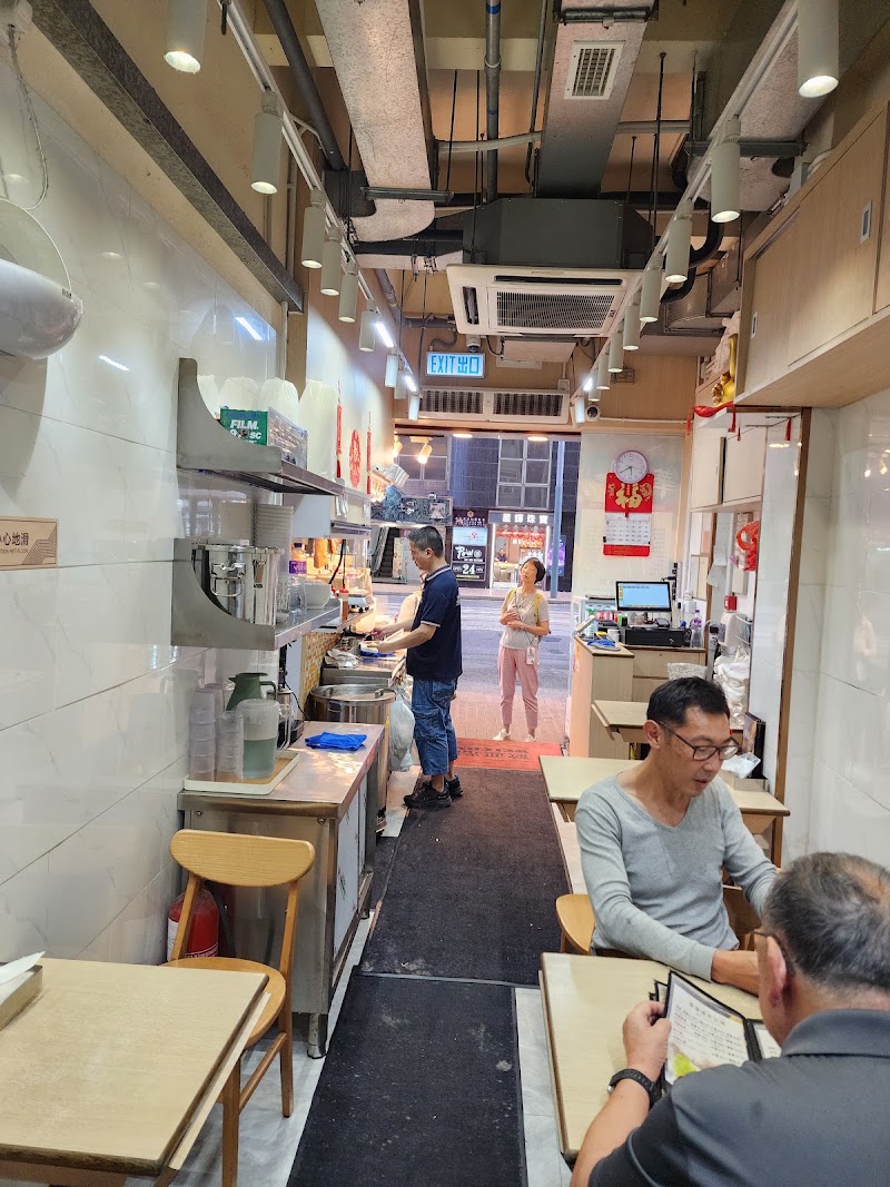 華勝燒鵝 - 華勝燒鵝 406-408d Des Voeux Road West, Des Voeux Rd W, Sai Wan, Hong Kong