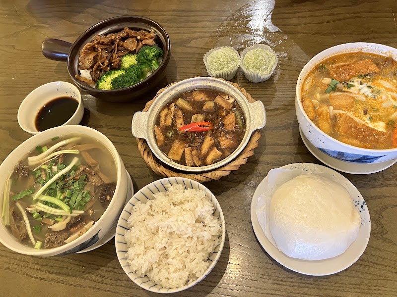 Bếp Chay Huệ Nhiên - Vegan & Vegetarian Restaurant - Bếp Chay Huệ Nhiên - Vegan & Vegetarian Restaurant 39 P. Hàng Quạt, Hàng Gai, Hoàn Kiếm, Hà Nội 10000, Vietnam