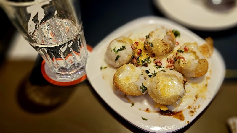 Royal Cafe(Hazratganj) - Royal Cafe(Hazratganj) 51, Mahatma Gandhi Marg, Sushanpura, Hazratganj, Lucknow, Uttar Pradesh 226001, India