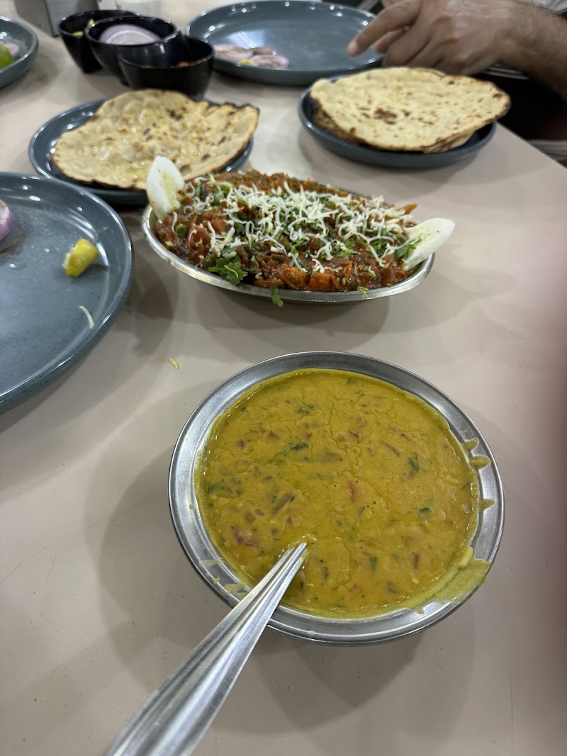 Ratna Veg. Restaurant (Since 1972) - Ratna Veg. Restaurant (Since 1972) Swami Vivekanand Rd, Kakaji Nagar, Jawahar Nagar, Goregaon West, Mumbai, Maharashtra 400104, India