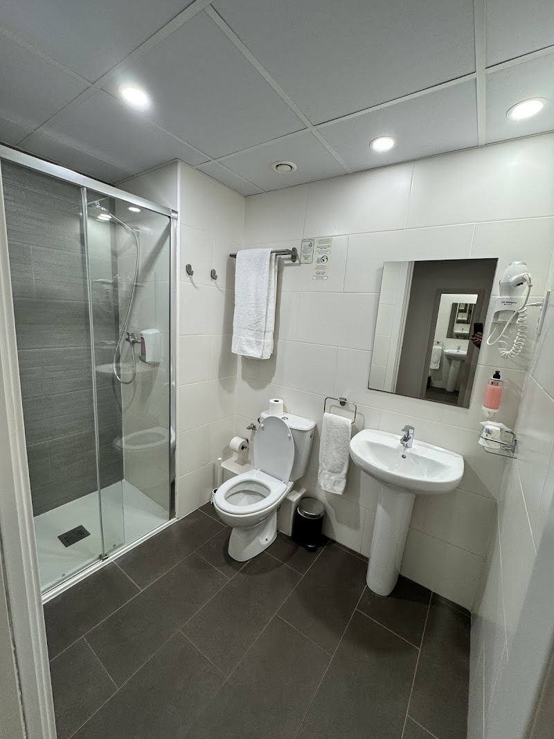 Hotel BestPrice Girona - Hotel BestPrice Girona Carrer Barcelona, 1, 17002 Girona, Spain