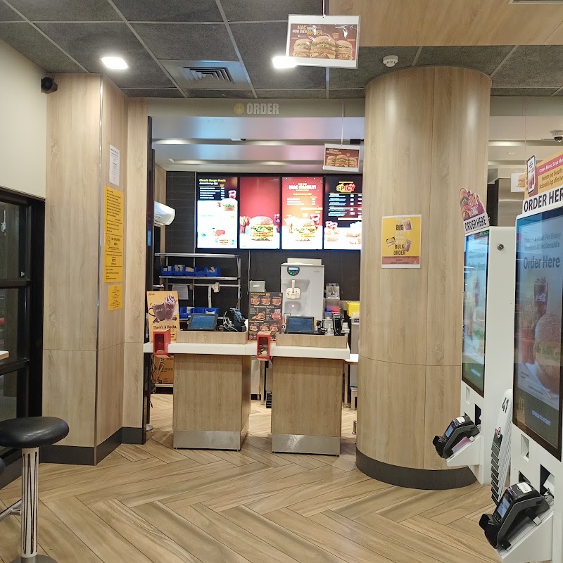 McDonald's - McDonald's, Poonam Chambers, Koradi Rd, Byramji Town, Nagpur, Maharashtra 440013, India