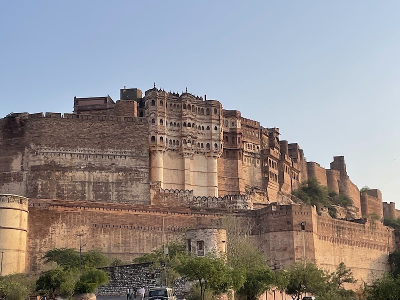 Mehrangarh Fort Way - Mehrangarh Fort Way 823H+WG5, Gulab Sagar, Jodhpur, Rajasthan 342001, India