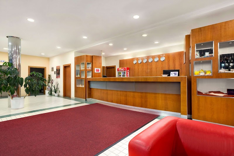 Ramada by Wyndham Airport Prague - Ramada by Wyndham Airport Prague, 1067, K Letišti 25a, 160 00 Praha-Praha 6, Czechia
