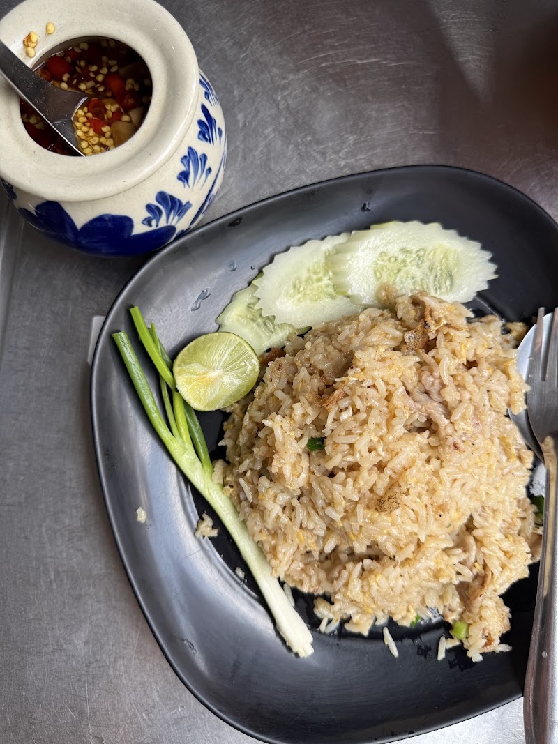 โคตรข้าวผัดผู้ใหญ่ไมค์ - โคตรข้าวผัดผู้ใหญ่ไมค์, 91 Thanon Burana Sat, Khwaeng San Chao Pho Sua, Khet Phra Nakhon, Krung Thep Maha Nakhon 10200, Thailand