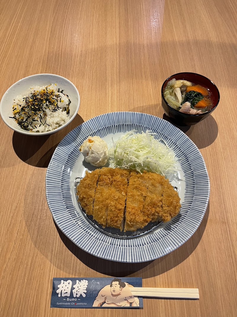 Yokozuna Tonkatsu Dosukoi Tanaka - Yokozuna Tonkatsu Dosukoi Tanaka, 3-chōme-1-11 Tatekawa, Sumida City, Tokyo 130-0023, Japan