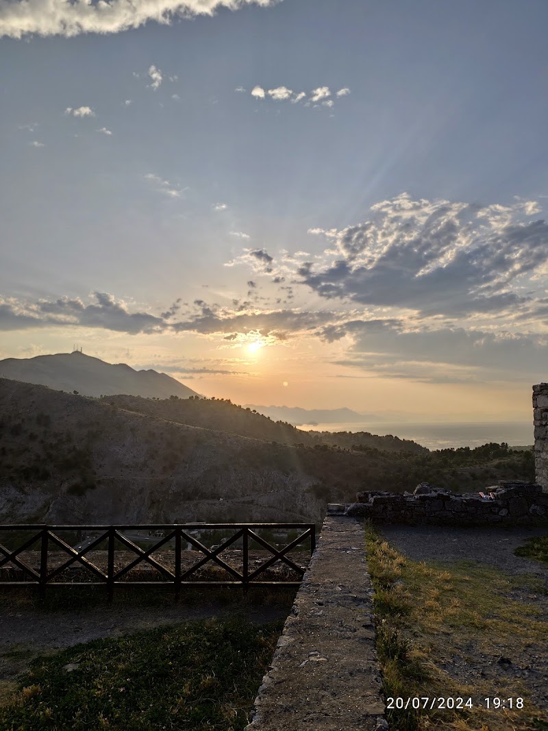 Rozafa Castle parking - Rozafa Castle parking, 2FWW+V59, Rruga Kalasë, Shkodër, Albania