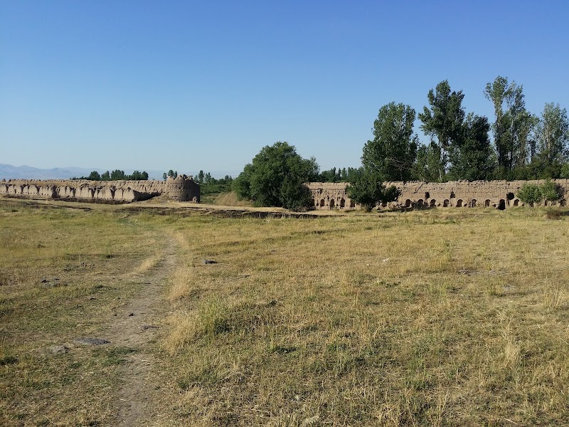 The Great Old Castle - The Great Old Castle, استان اردبیل، مشگين شهر، مسیر منتهی به کهنه قلعه، CM3Q+6M5, Iran