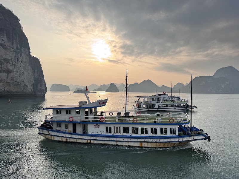 Dragon Cruise - A Luxury Day Cruise In Halong Bay - Dragon Cruise - A Luxury Day Cruise In Halong Bay X334+99W Located in: Halong International Cruise Port, Hạ Long, Quảng Ninh 200000, Vietnam