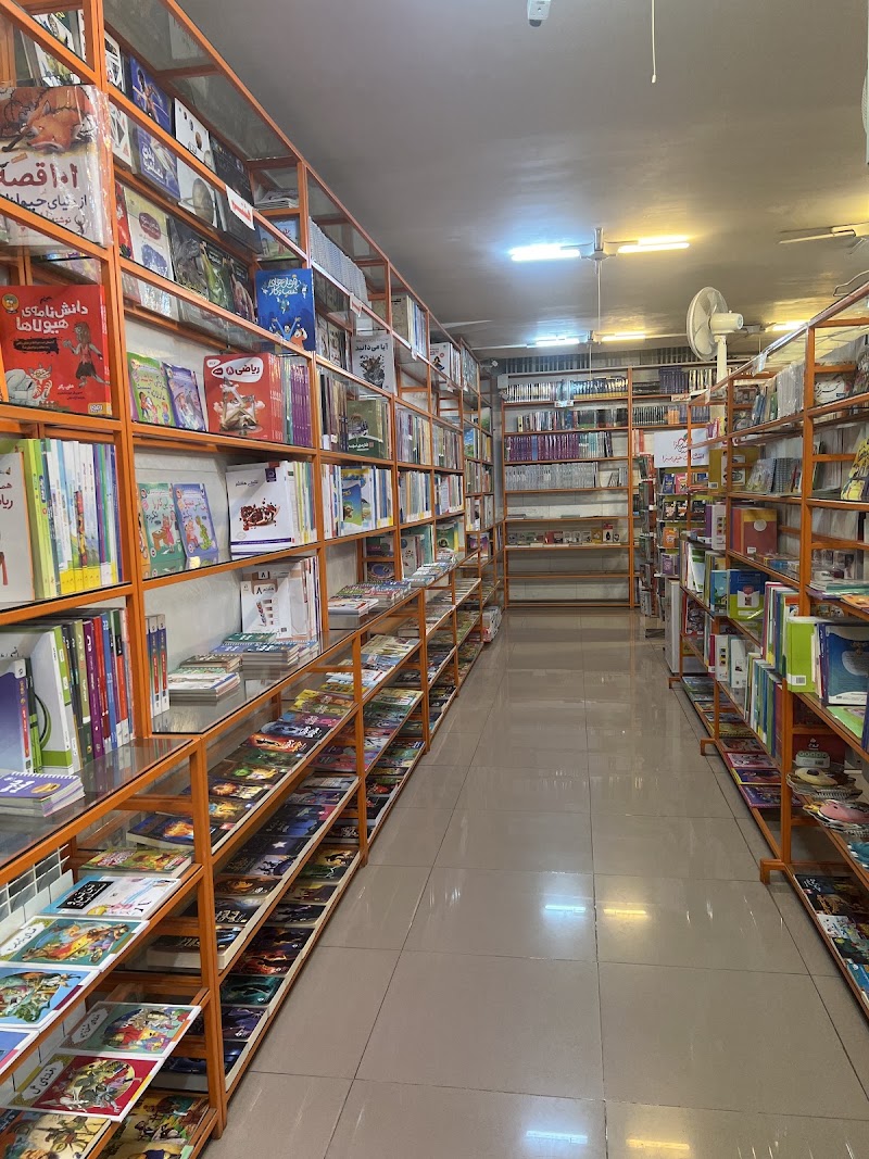 zanjan book city (شهر کتاب زنجان) - zanjan book city (شهر کتاب زنجان), Zanjan, کوچه باقری،، MFFM+QVX، خیابان سعدی، Iran