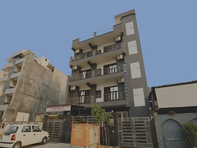 Hotel O Noida premium inn