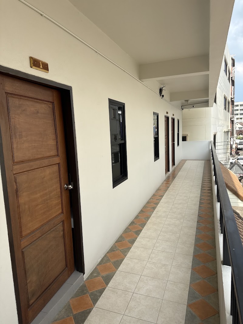 Middle tree house Pattaya - Middle tree house Pattaya 460 Muang Pattaya, Amphoe Bang Lamung, Chang Wat Chon Buri 20150, Thailand
