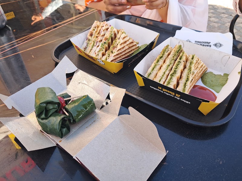 On the go food court - On the go food court, MQP7+9VM, Khandwa, Chhattisgarh 493101, India