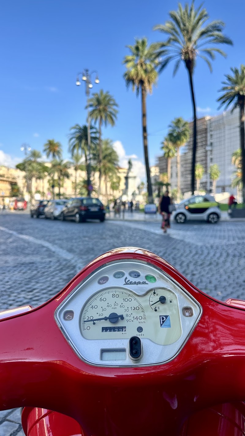 Scooteroma Tours - Private Vespa & Scooter tours of Rome - Scooteroma Tours - Private Vespa & Scooter tours of Rome, Via della Purificazione, 84, 00187 Roma RM, Italy