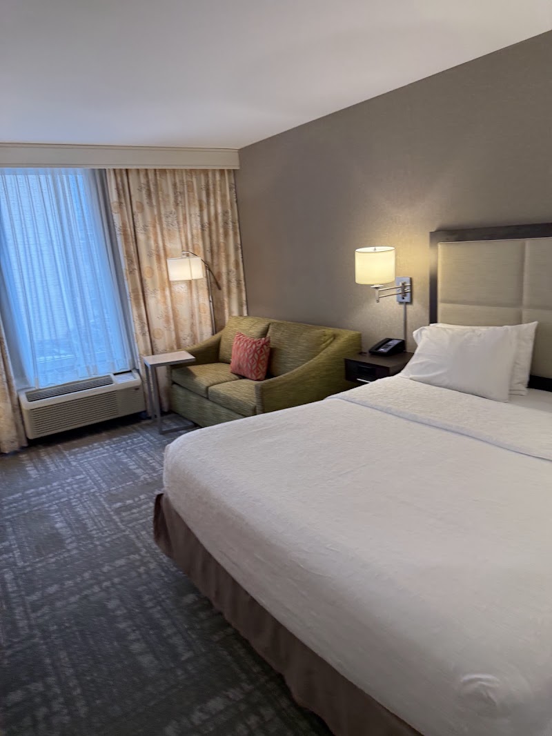 Hampton Inn & Suites Minneapolis/Downtown - Hampton Inn & Suites Minneapolis/Downtown, 19 N 8th St, Minneapolis, MN 55403, USA