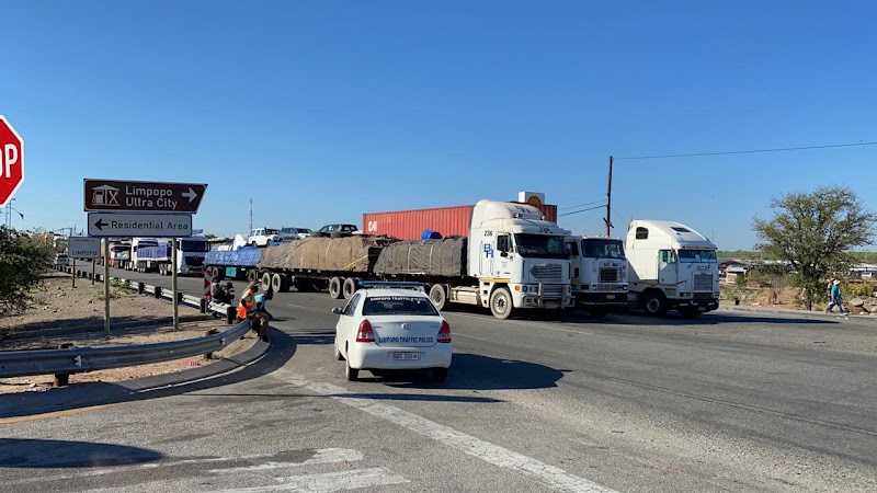 Beitbridge Border Post - Beitbridge Border Post, 406 N1, South Africa