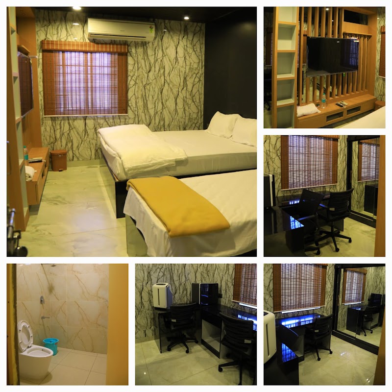 Clouds Luxury Hotel- BNS Towers - Clouds Luxury Hotel- BNS Towers No-603/1A2 VIT All Mart Road, near VIT University, Katpadi, Vellore, Tamil Nadu 632014, India