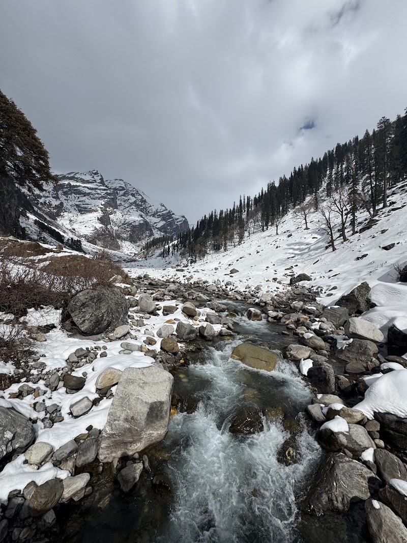 Hampta trek bridge snow point