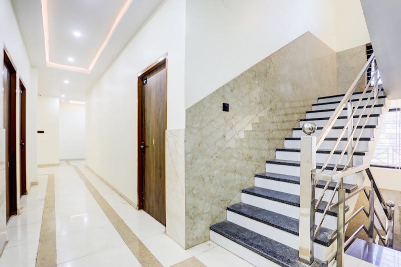 Hotel O The Lux - Hotel O The Lux Landmark- Aman, dhaba and Falaknuma masjid, Plot no.- 17, Street Number 2, Vivekanand Nagar, Kohka Housing Board, Kohka, Bhilai, Chhattisgarh 490023, India