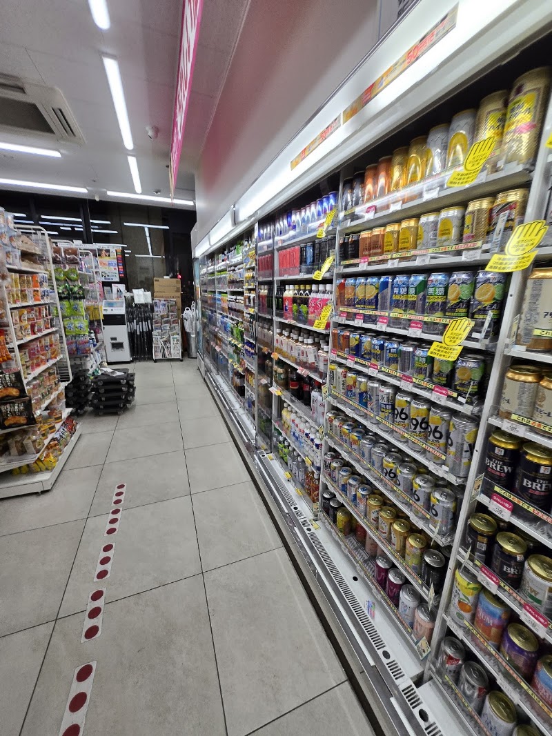 7-Eleven - 7-Eleven, 2-chōme-6-14 Shinsaibashisuji, Chuo Ward, Osaka, 542-0085, Japan