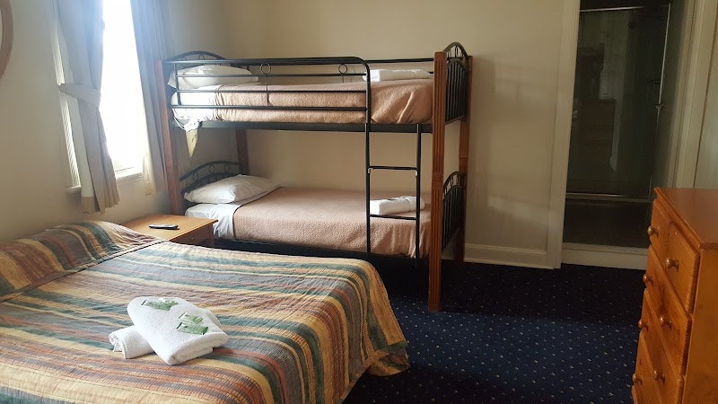 Gardners Inn Hotel - Gardners Inn Hotel 255 Great Western Hwy, Blackheath NSW 2785, Australia