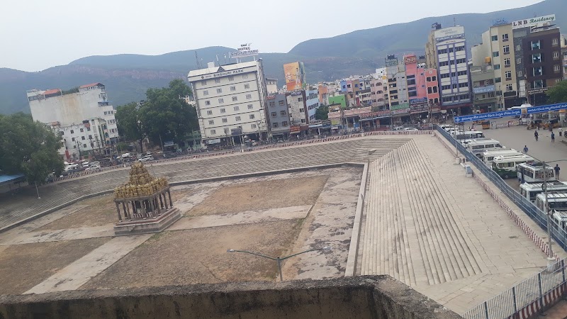 Tirupati Railway Station - Tirupati Railway Station, JCH9+9W9, Tata Nagar, Tirupati, Andhra Pradesh 517501, India