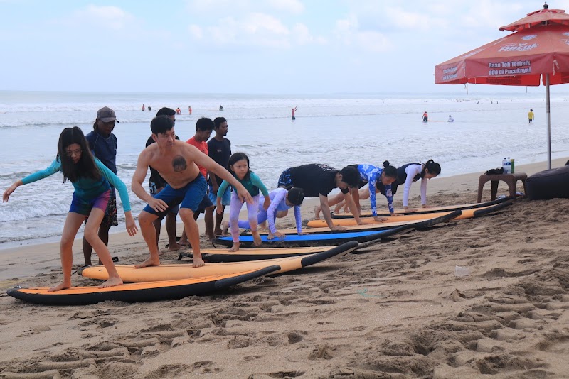 Kuta learn to surf - Kuta learn to surf Di depan hard rock cafe, Jl. Pantai Kuta, Kuta, Kec. Kuta Sel., Kabupaten Badung, Bali 80361, Indonesia