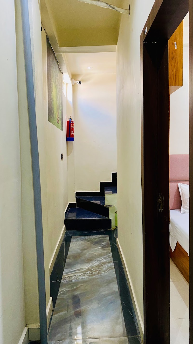 Hotel Manoram - Hotel Manoram 115/15, Mali Ka Bagicha, Gadha Puliya, Hanuman Naka, Bheru, Ujjain, Madhya Pradesh 456010, India