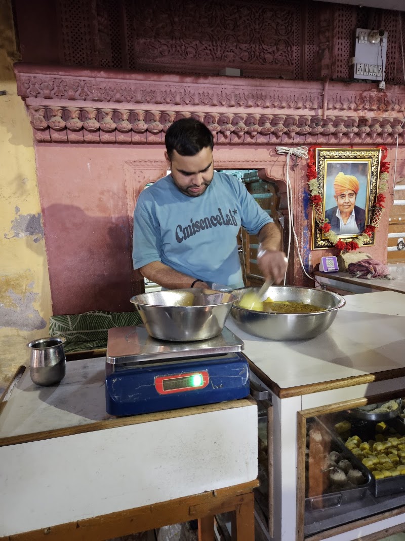 Manka Maharaj Rabdi Wale - Manka Maharaj Rabdi Wale, Mohta Chowk, Joshiwara, Old Bikaner, Bikaner, Rajasthan 334001, India