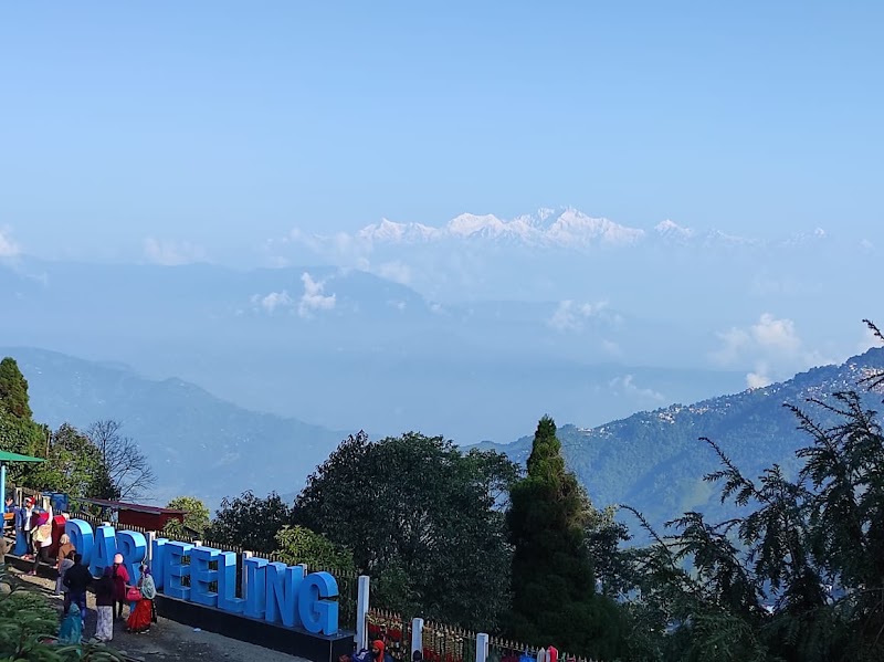 Darjeeling Mall - Darjeeling Mall 27V9+W3X, Chauk Bazaar, Darjeeling, West Bengal 734101, India