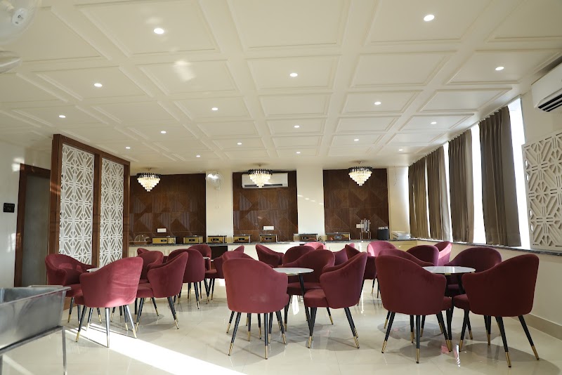 La Falcon Hotel - La Falcon Hotel Police Chowki, 303, Vidhya Niketan Road, near Model Town, Model Town, Rohtak, Haryana 124001, India
