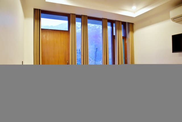 Hotel Wood Castle - Hotel Wood Castle Jogiwara Road, Behind Gu-chu Sum, McLeod Ganj, Himachal Pradesh 176215, India