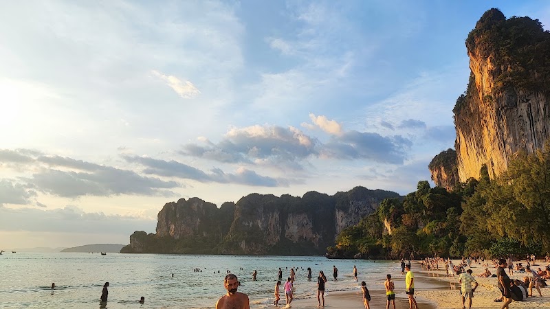 East Railay Viewpoint - East Railay Viewpoint 2R4R+W6 East Raylay Viewpoint Trailhead, Tambon Ao Nang, Amphoe Mueang Krabi, Chang Wat Krabi 81000, Thailand