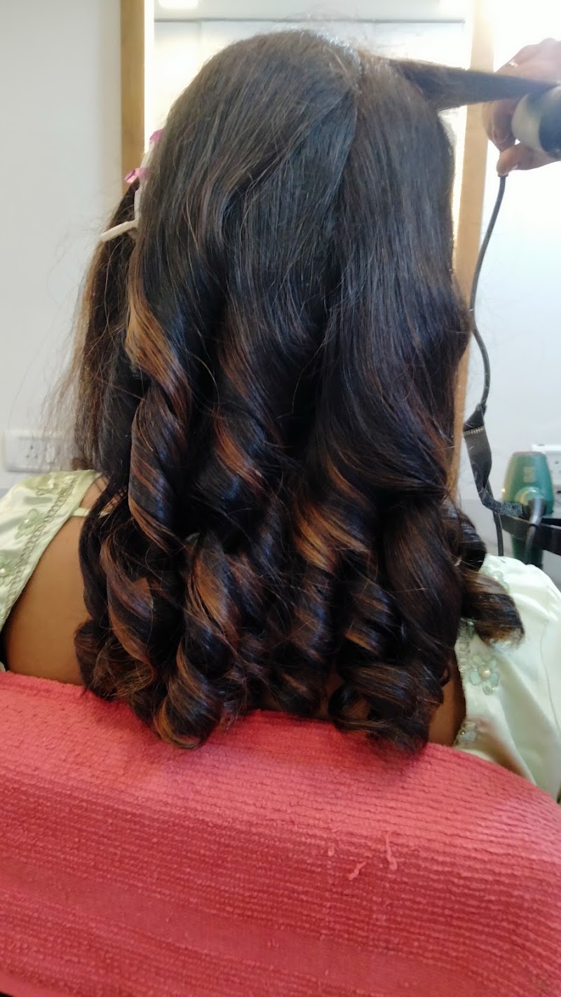 The Bina unisex salon - The Bina unisex salon Deul waddo anjuna, near Bean me up restaurant, Vagator, Mapusa, Anjuna, Goa 403509, India