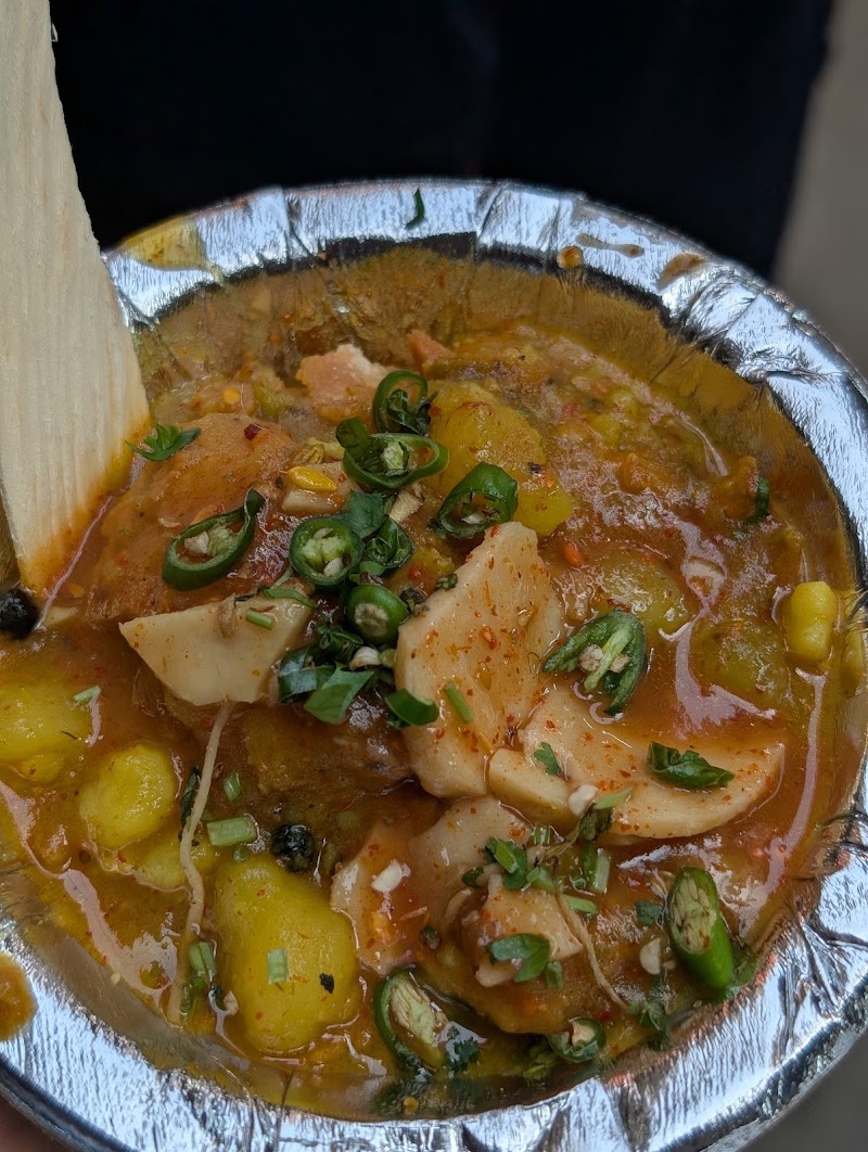 Jung Bahadur Kachori Wala - Jung Bahadur Kachori Wala 1104, Gali Bhojpura Rd, Old Delhi, Maliwara, Katra Shah N Shah, Chandni Chowk, New Delhi, Delhi, 110006, India
