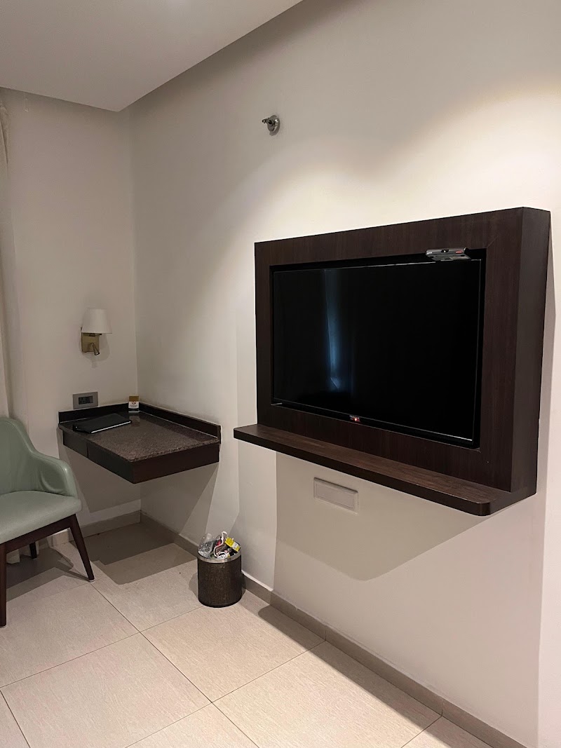 Grand Continent Malleshwaram A Sarovar Portico Affiliate - Grand Continent Malleshwaram A Sarovar Portico Affiliate, No. 18 & 19, 1st Cross, near Mantri square mall, |, Malleshwaram, Bengaluru, Karnataka 560003, India