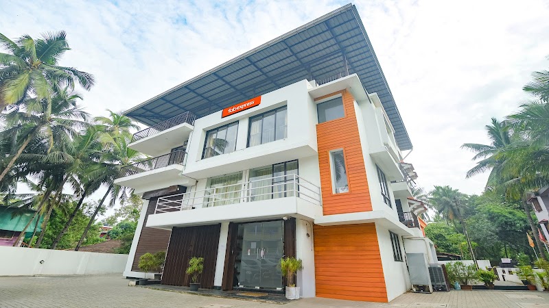FabExpress Holiday Suites