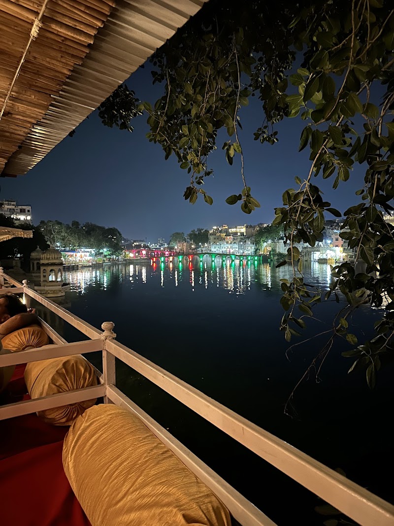 Restaurant Harigarh - Restaurant Harigarh Ambrai Rd, Outside Chandpole, Hanuman Ghat, Ambamata, Udaipur, Rajasthan 313004, India
