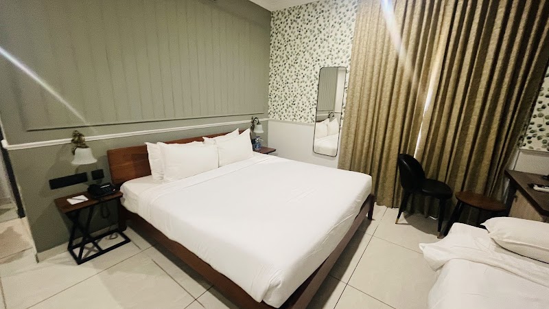 De Fleur Hotel - De Fleur Hotel 285, Mission Street, Laporte St, Corner, Puducherry, 605001, India