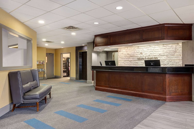 Days Inn by Wyndham Niagara Falls Near The Falls - Days Inn by Wyndham Niagara Falls Near The Falls 5943 Victoria Ave, Niagara Falls, ON L2G 3L8, Canada