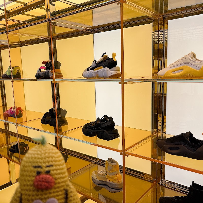 Onitsuka Tiger Omotesando Yellow Concept - Onitsuka Tiger Omotesando Yellow Concept, Japan, 〒150-0001 Tokyo, Shibuya, Jingūmae, 6-chōme−3−９ 神宮前中央ビル